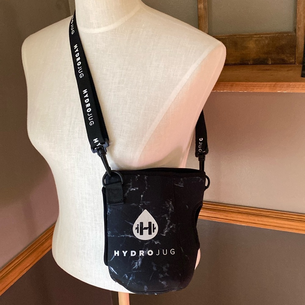Hydro jug black & white marble sleeve cozie